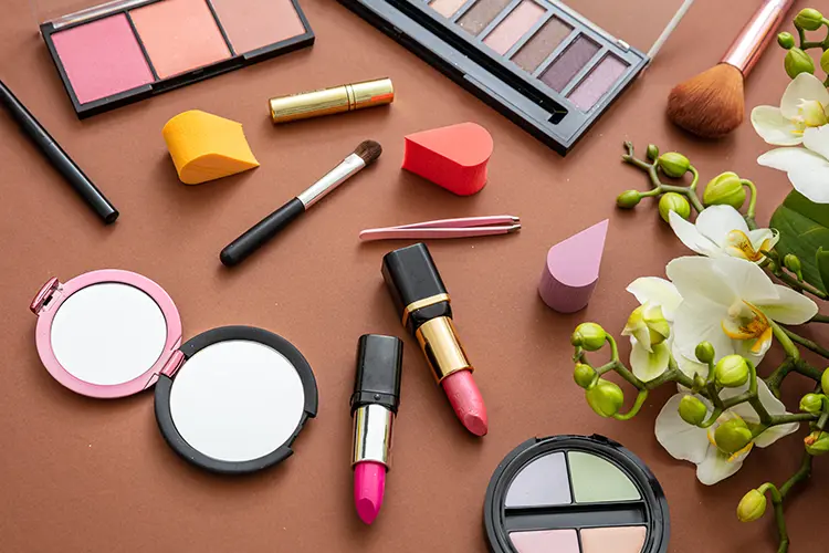 Non-toxic makeup UK — five star reviews hide hard-flagged ingredients